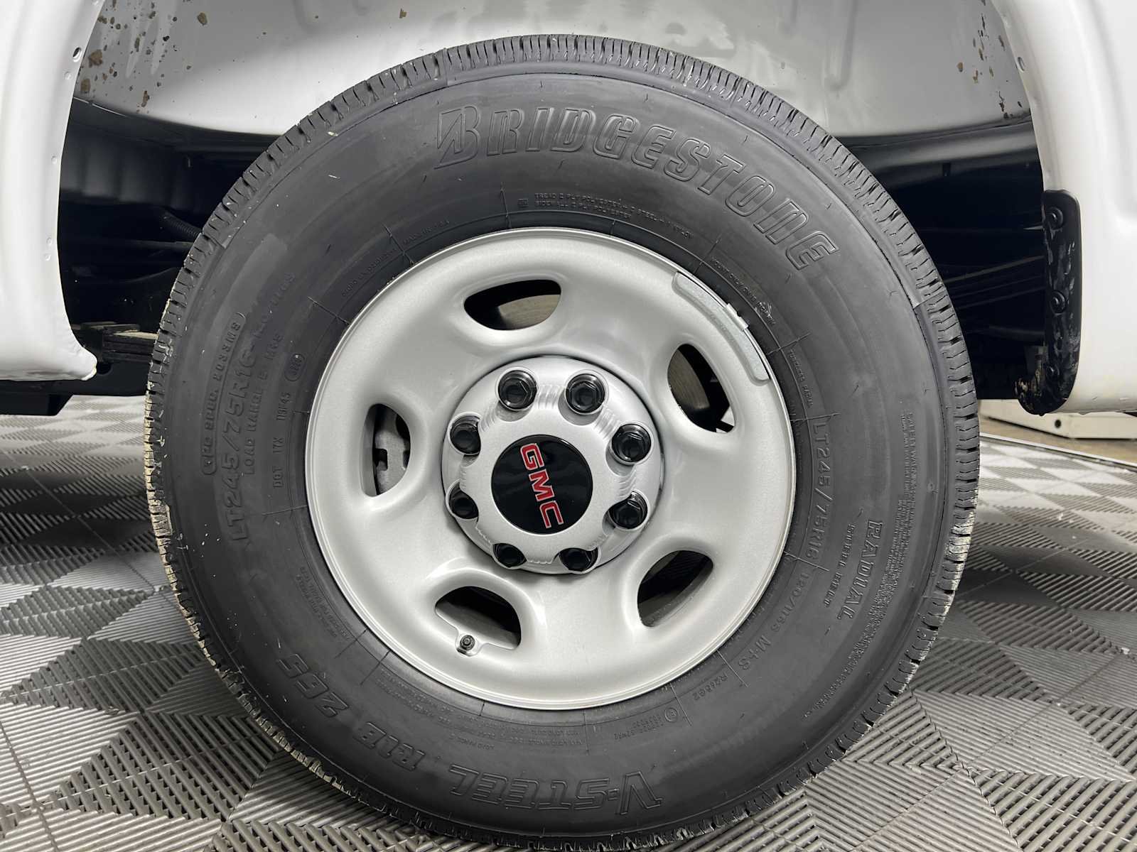 2025 GMC Savana Cargo Work Van - Photo 18