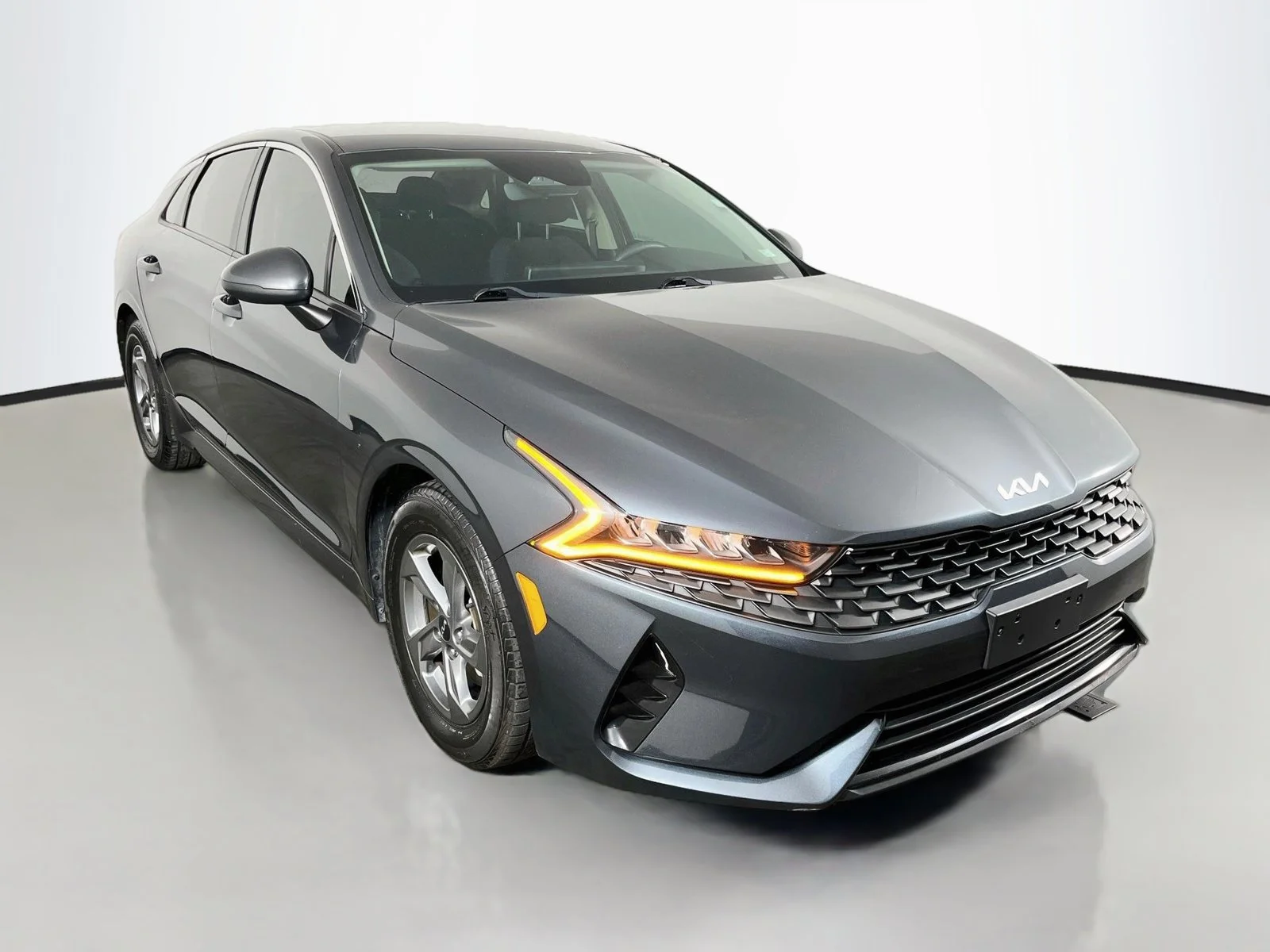 Used 2023 Gray Kia LXS image 3