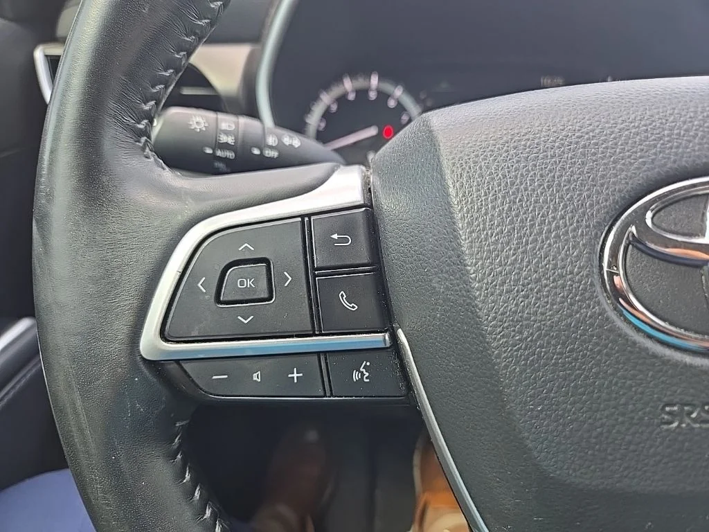 Used 2022 Beige Toyota XLE image 16