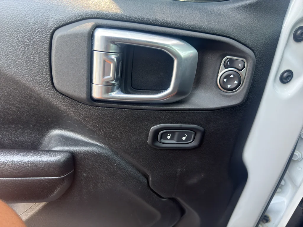 Used 2023 Bright White Clearcoat Jeep Rubicon image 15