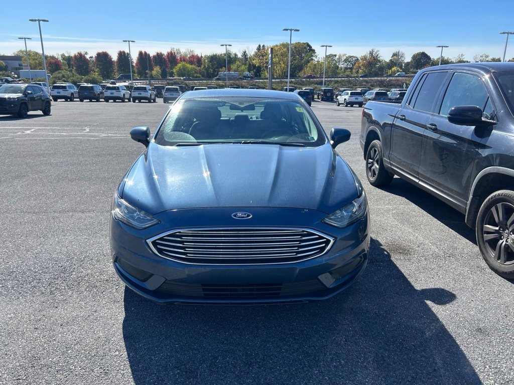 Used 2018 Blue Ford SE image 2