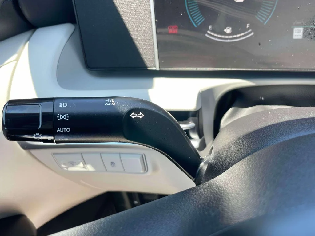 Certified Used 2025 Green Hyundai SE image 23