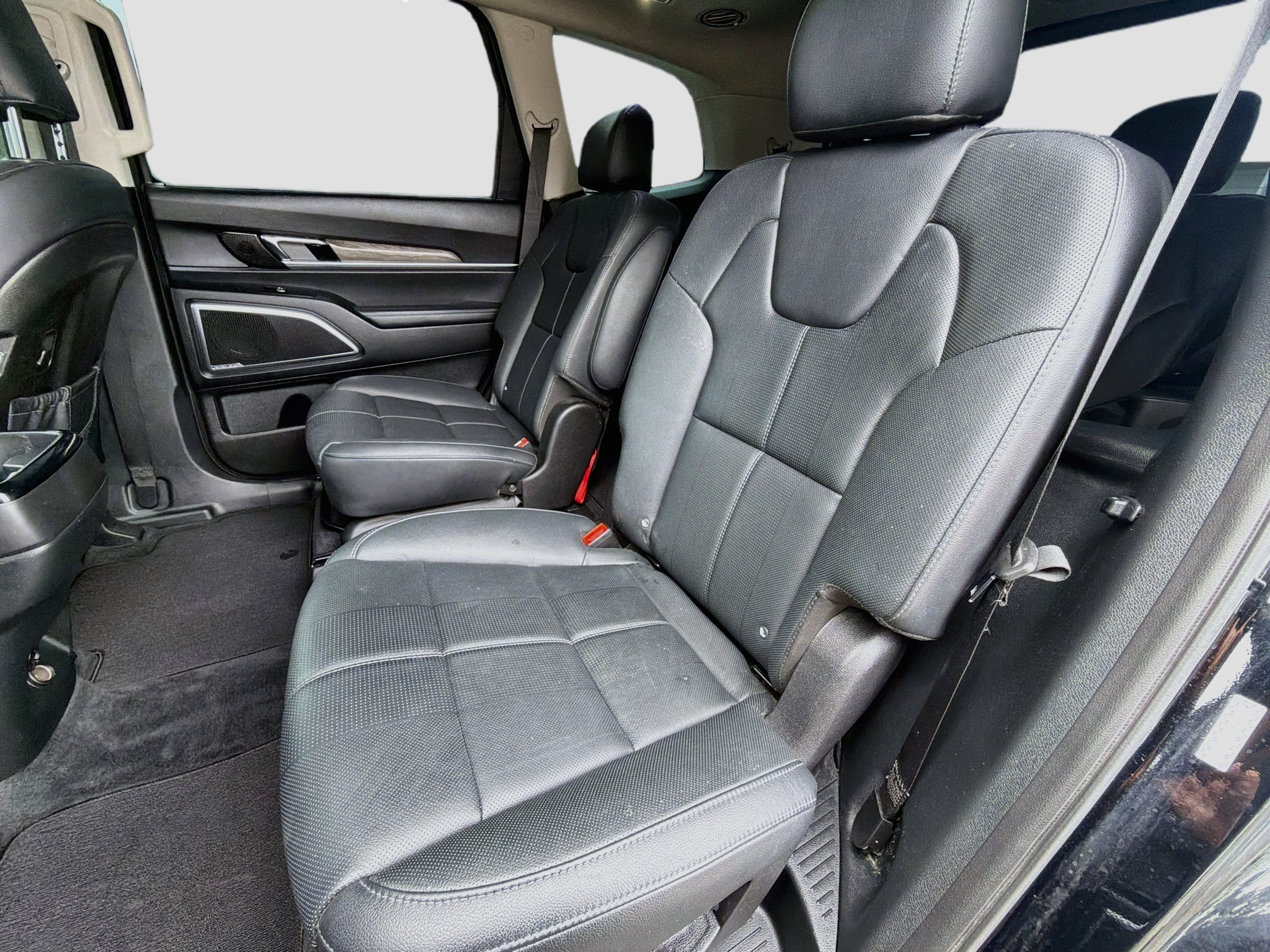Used 2020 Ebony Black Kia SX image 23