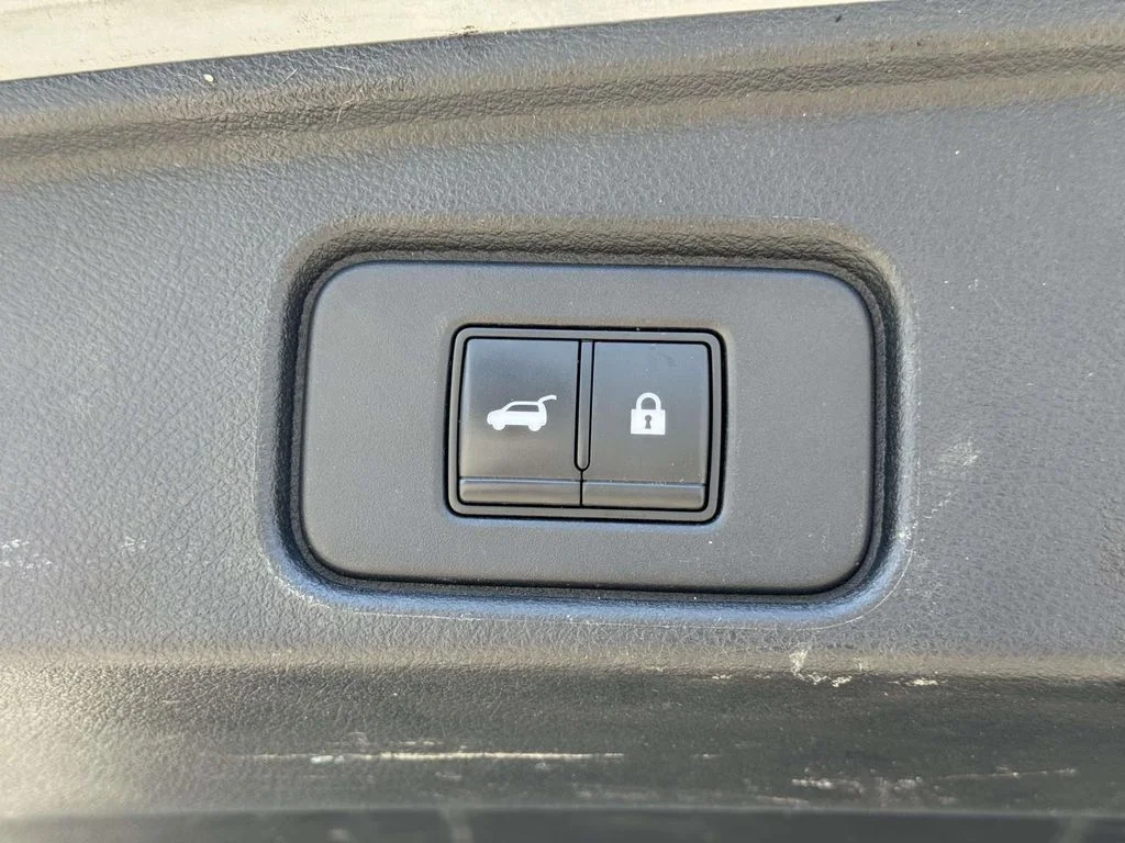 Used 2022 Gray Nissan SL image 15