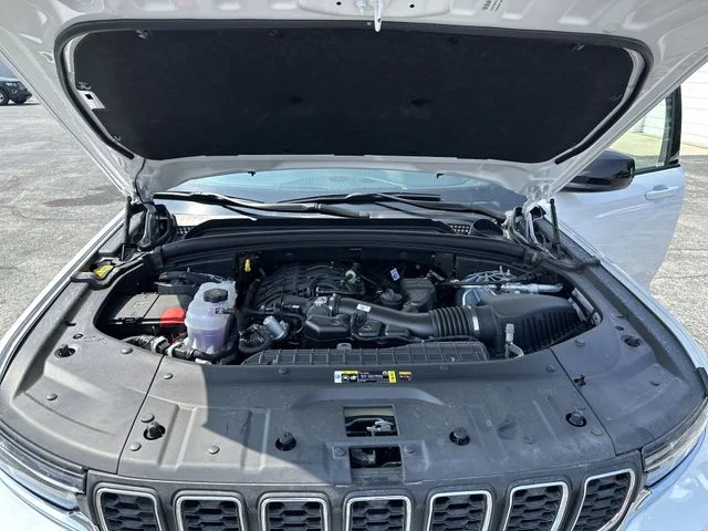 Used 2025 White Jeep Laredo X image 20