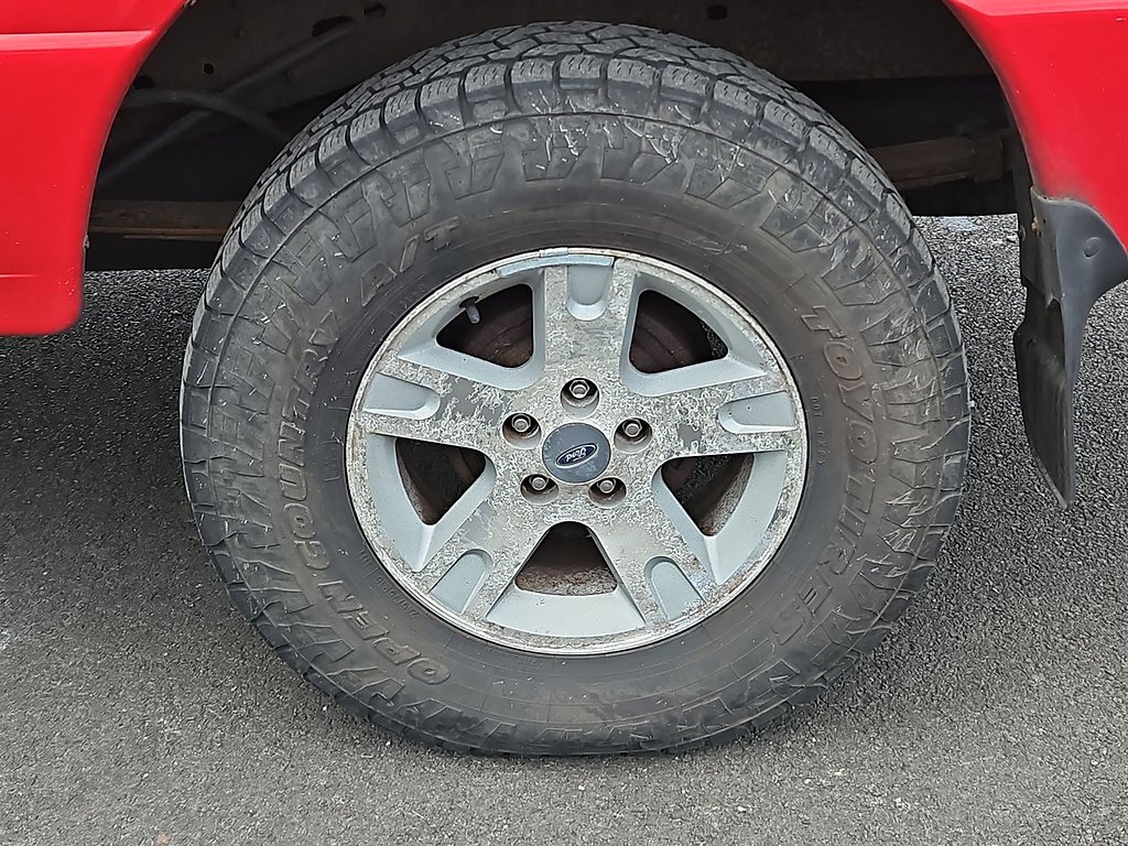 Used 2002  Ford Edge image 17