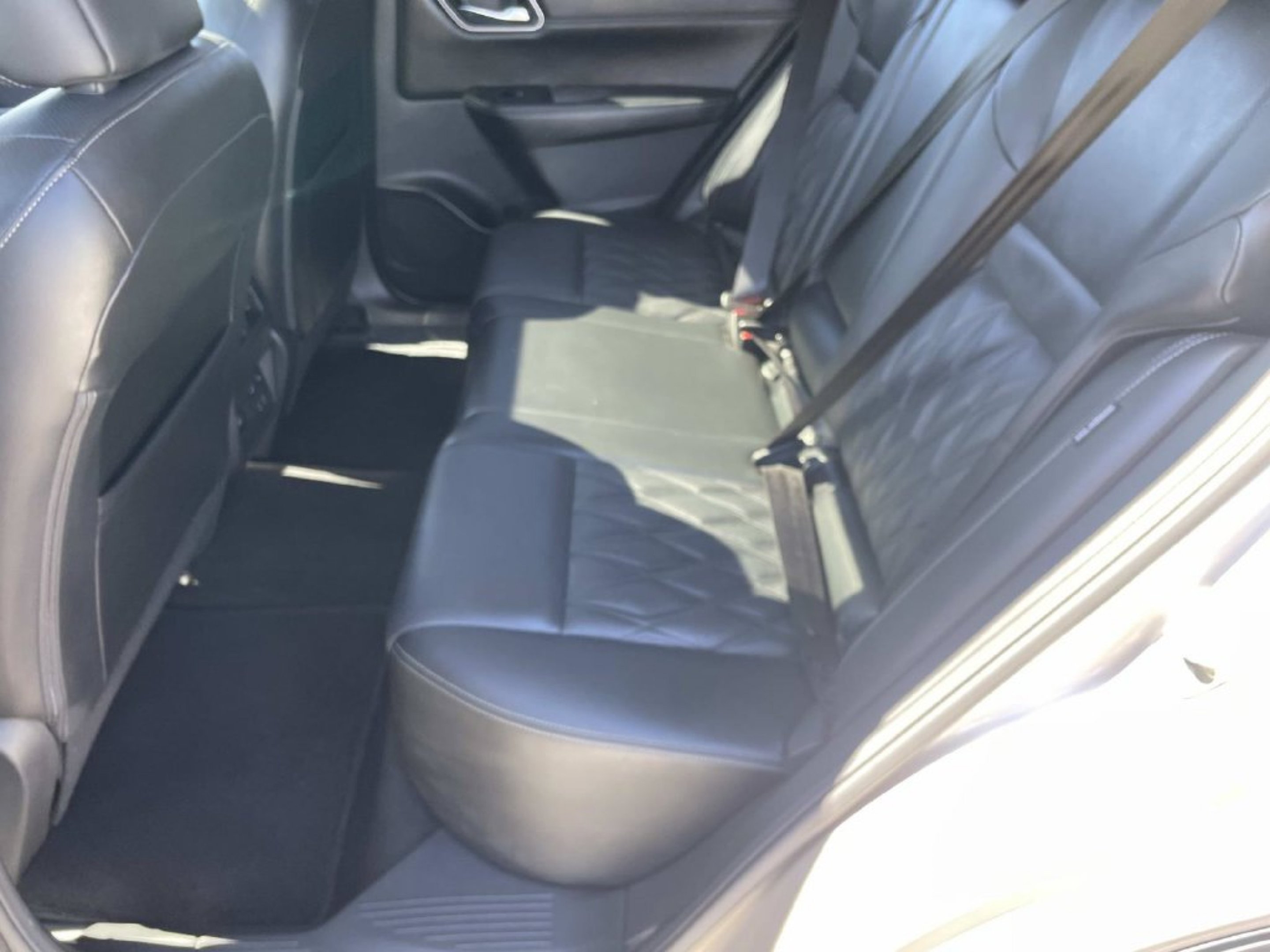 Used 2022 Gold Nissan Platinum image 11