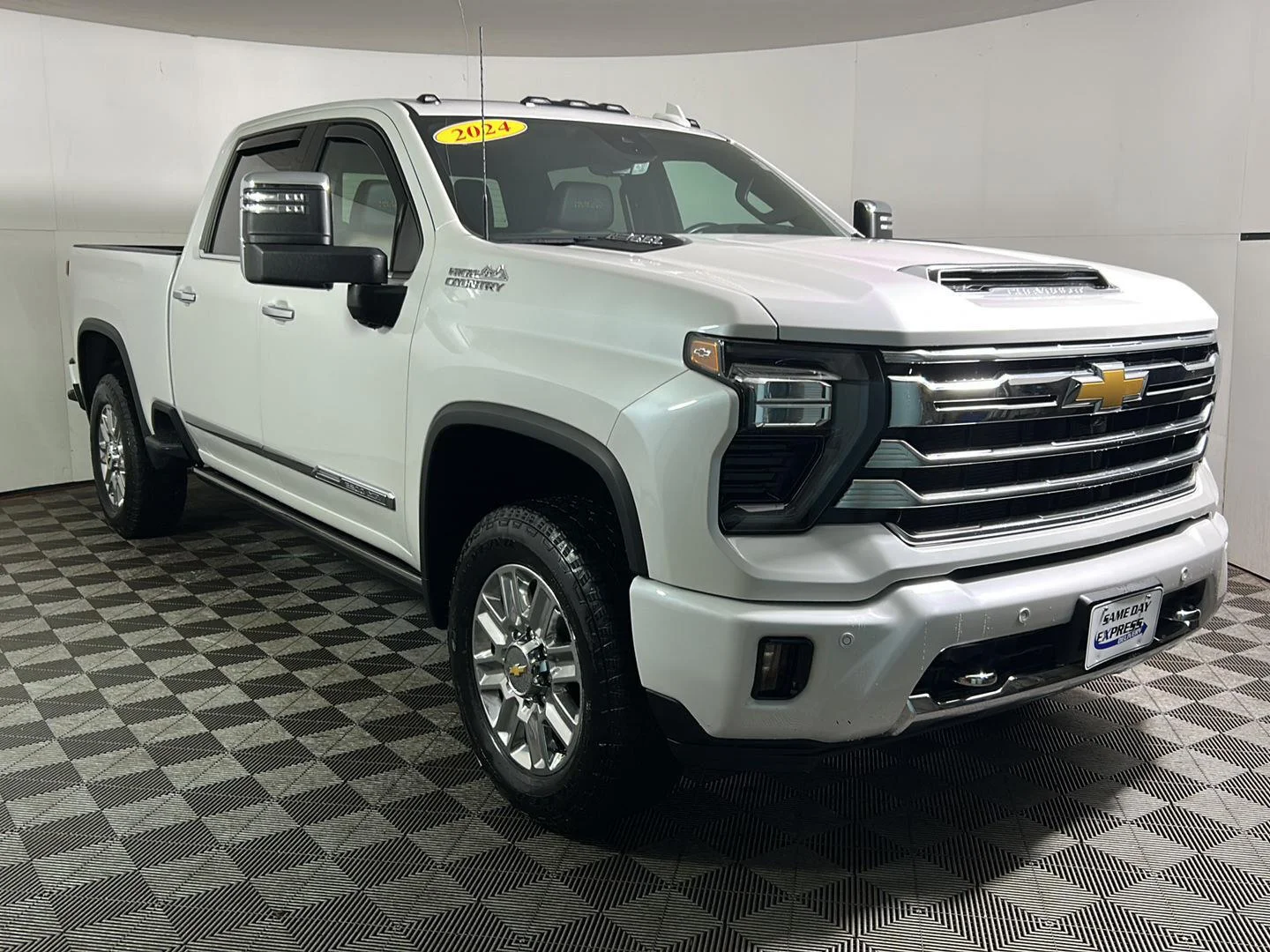 Used 2024 Iridescent Pearl Tricoat Chevrolet High Country image 5