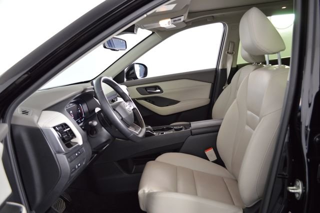 Used 2025 Black Nissan SL image 28