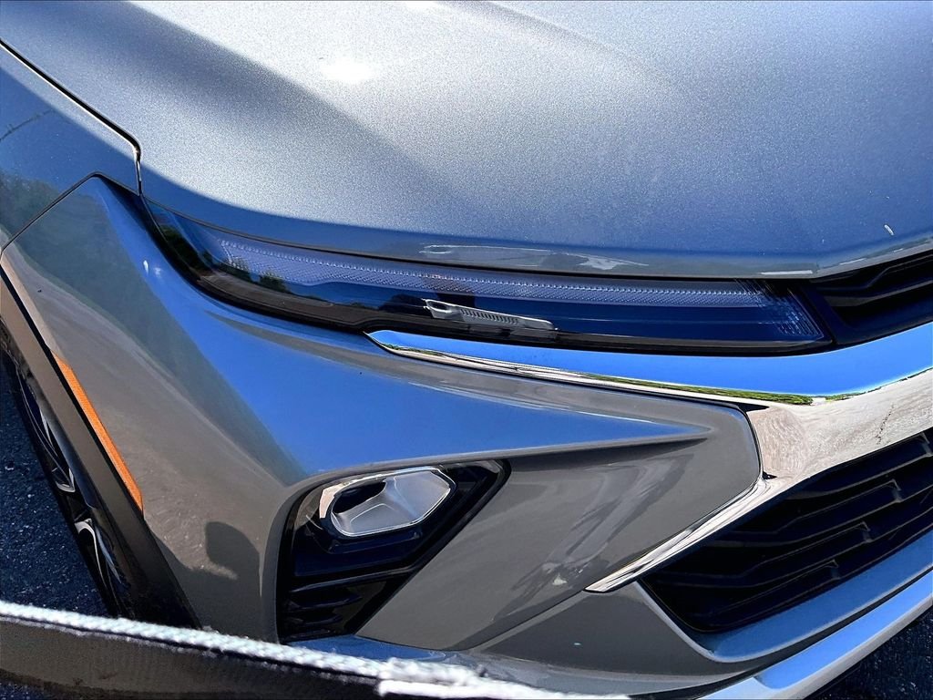 Used 2025 Gray Chevrolet LT image 32