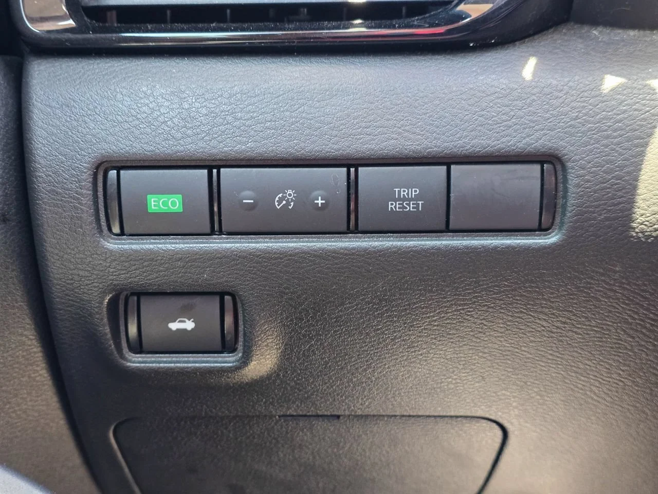 Used 2024  Nissan SV image 24