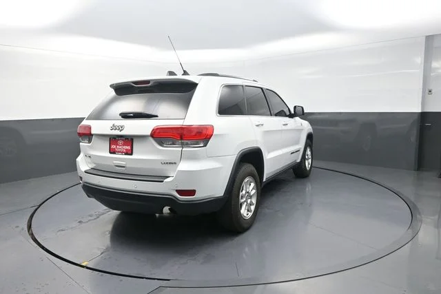 Used 2019 White Jeep Laredo E image 10