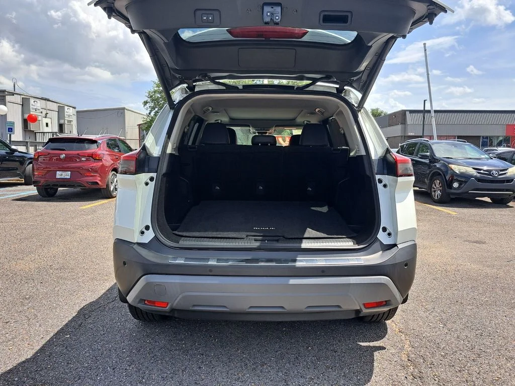 Used 2021 White Nissan SV image 24