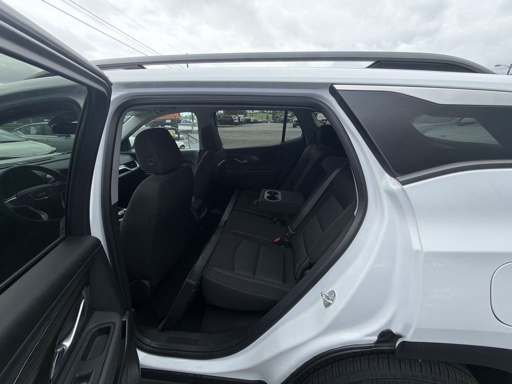 Used 2023 White GMC SLE image 21