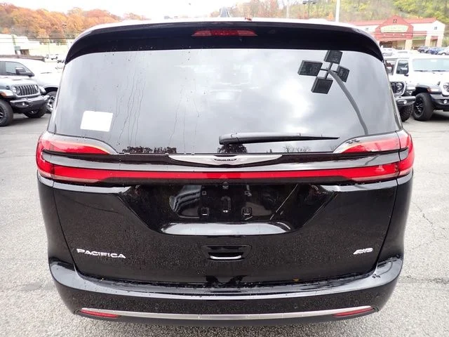 New 2026 Black Chrysler Pinnacle image 4