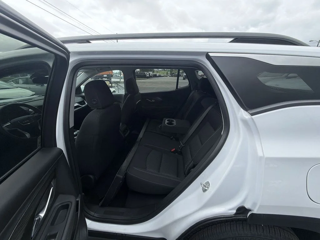 Used 2023 White GMC SLE image 21