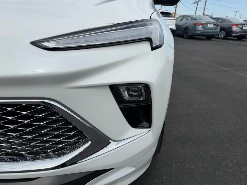 Used 2024 White Frost Tricoat Buick Avenir image 27
