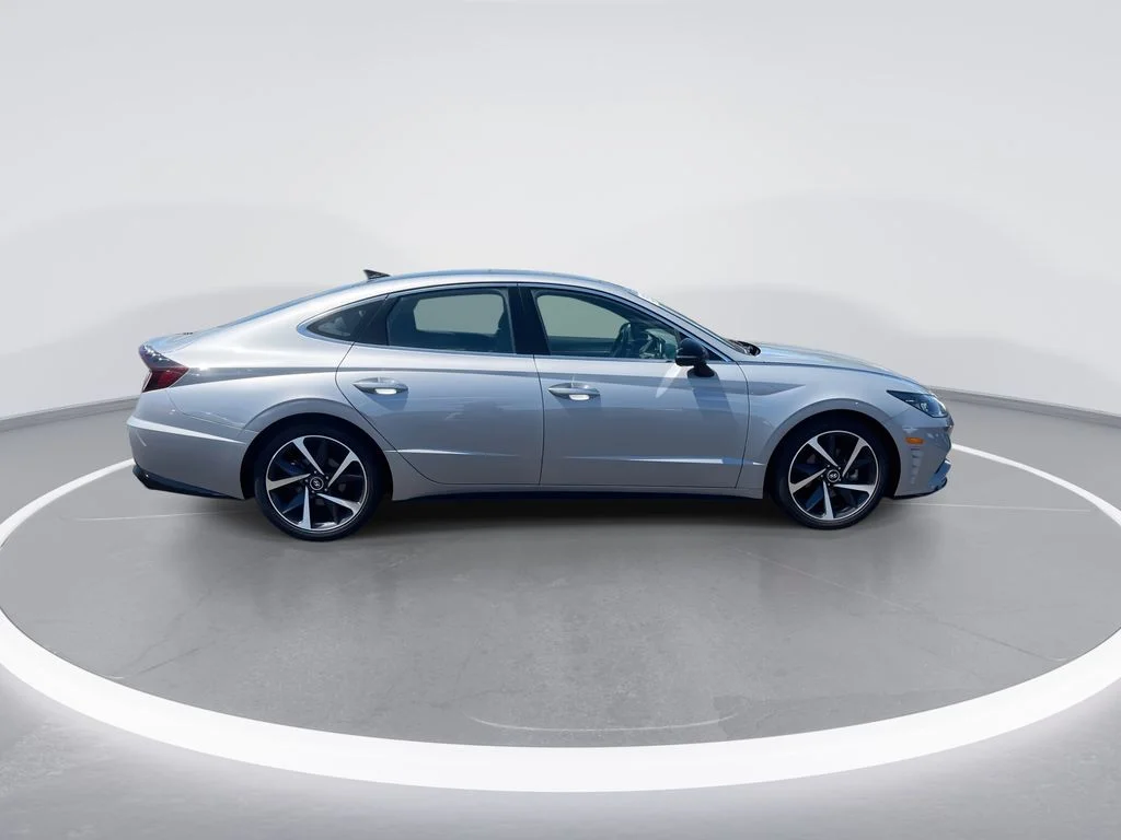 Used 2023 Silver Hyundai SEL Plus image 9
