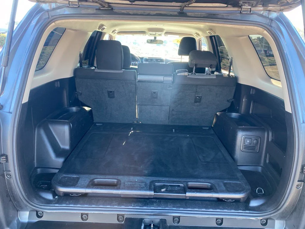 Used 2016 Gray Toyota SR5 image 11