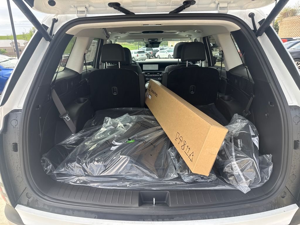 New 2026 White Hyundai SEL Premium image 23