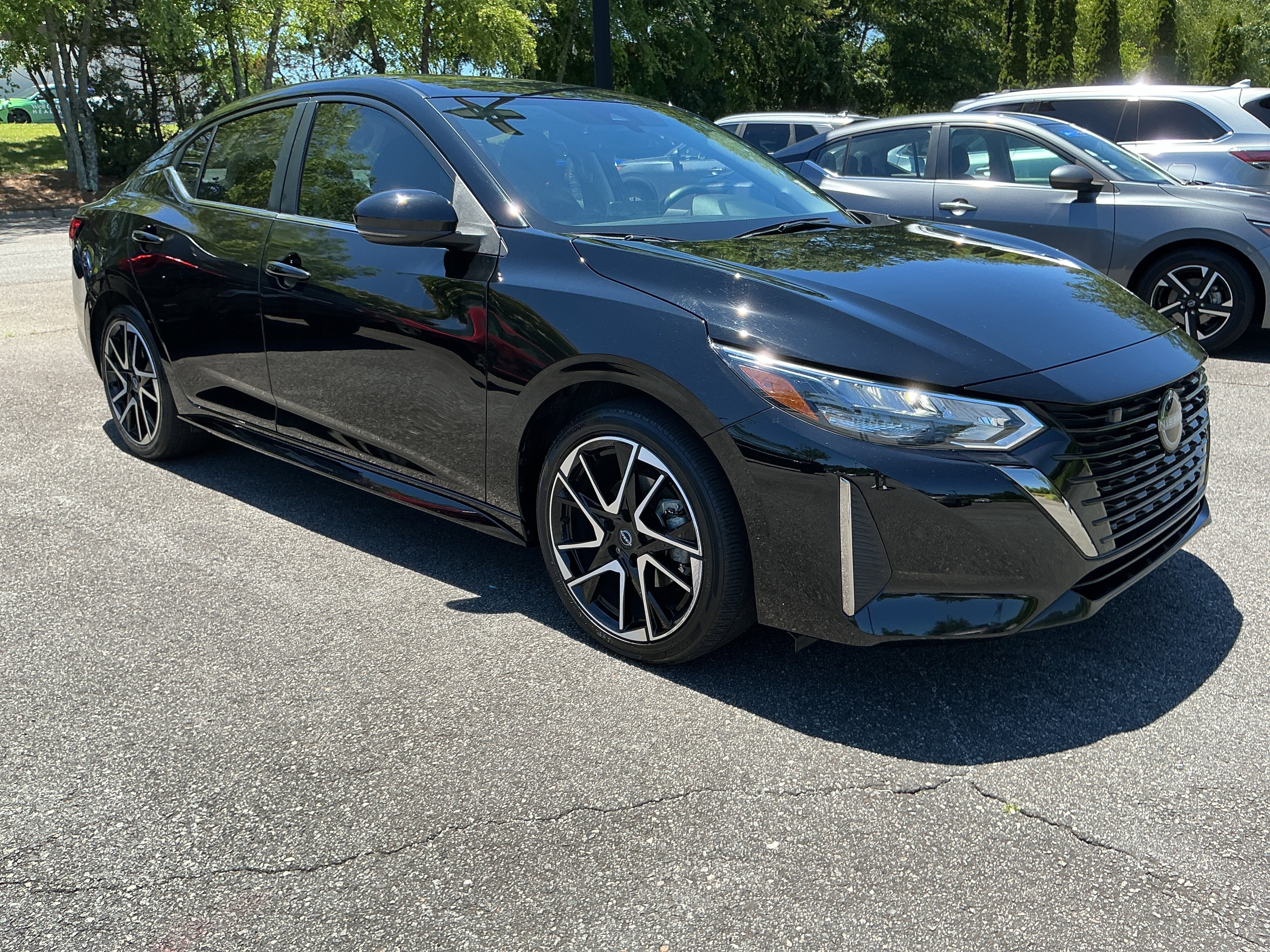 Used 2024 Super Black Nissan SR image 5