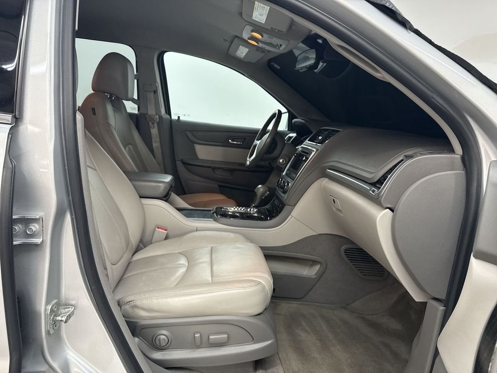 Used 2017 Quicksilver Metallic GMC Limited image 18