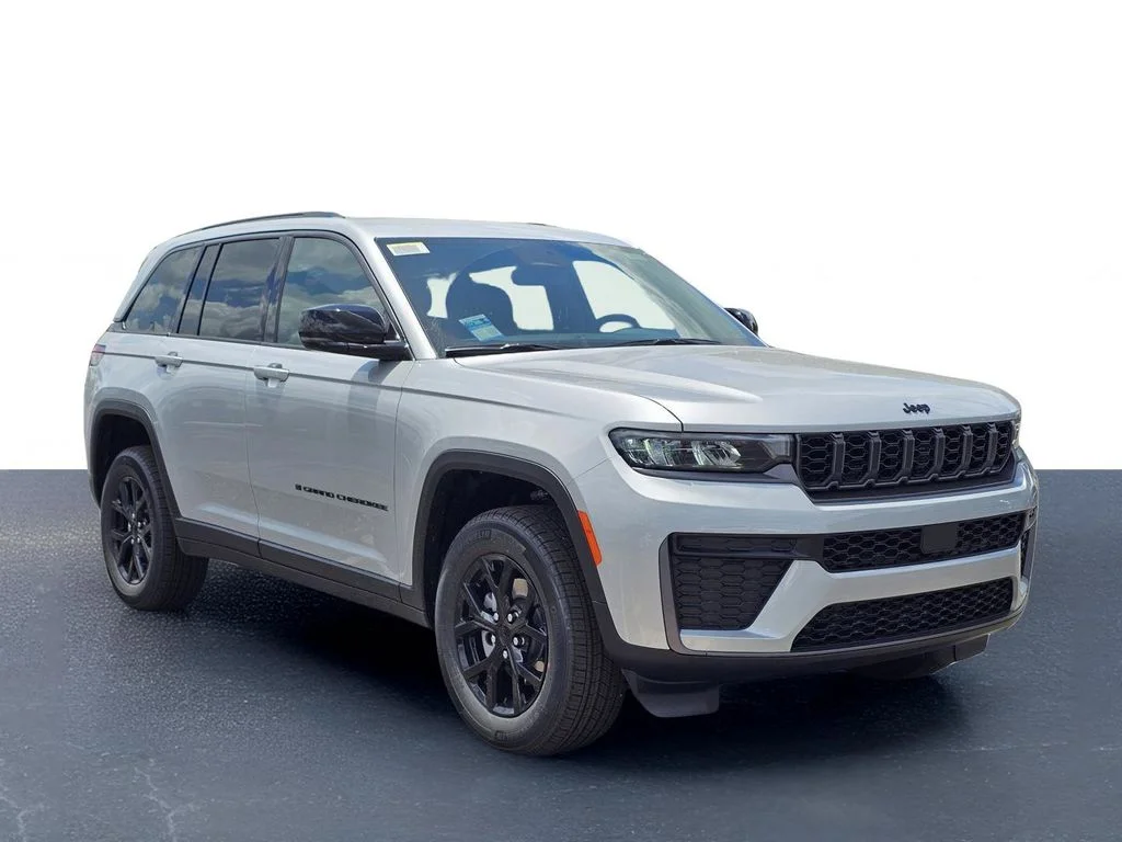 New 2026 Silver Zynith Exterior Paint Jeep Altitude image 5