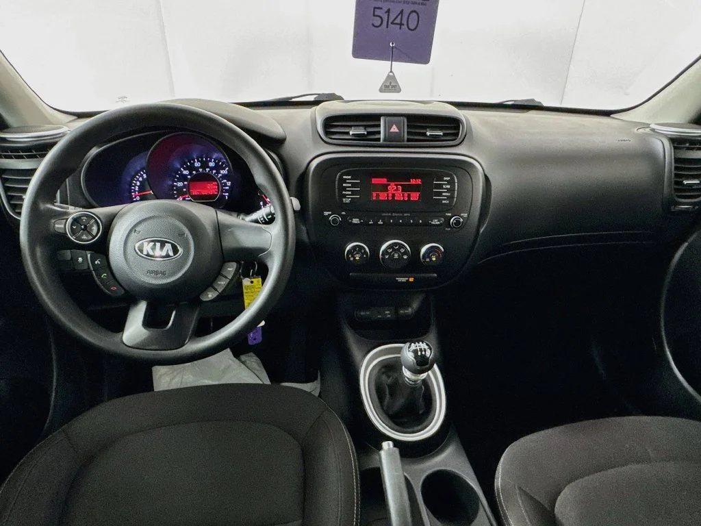 Used 2016 White Kia Base image 22