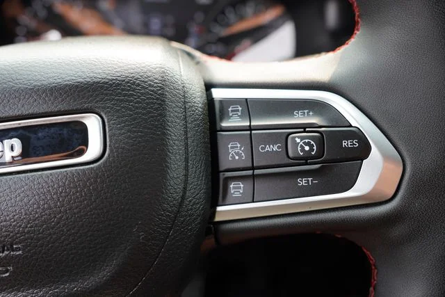 Used 2023 Silver Jeep Trailhawk image 31