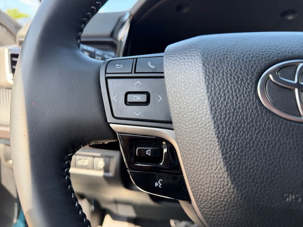 Used 2025  Toyota SE image 24