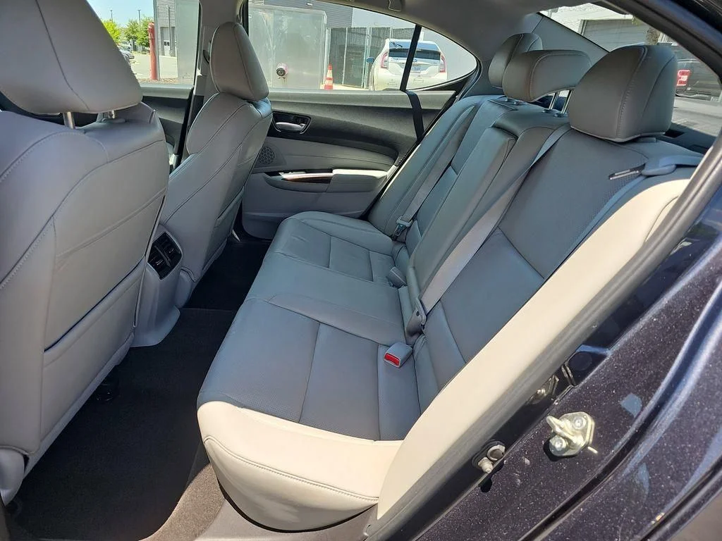 Used 2015  Acura V6 Tech image 13