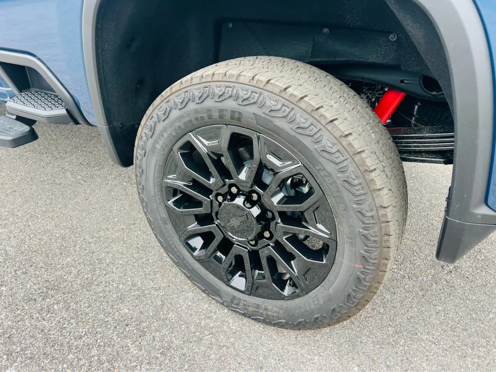 New 2026 Lakeshore Blue Metallic Chevrolet High Country image 5