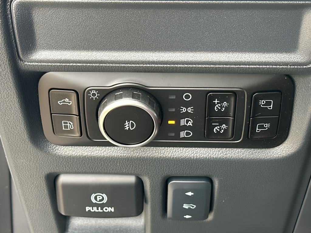 New 2025 Star White Metallic Tri-Coat Ford Lariat® image 30