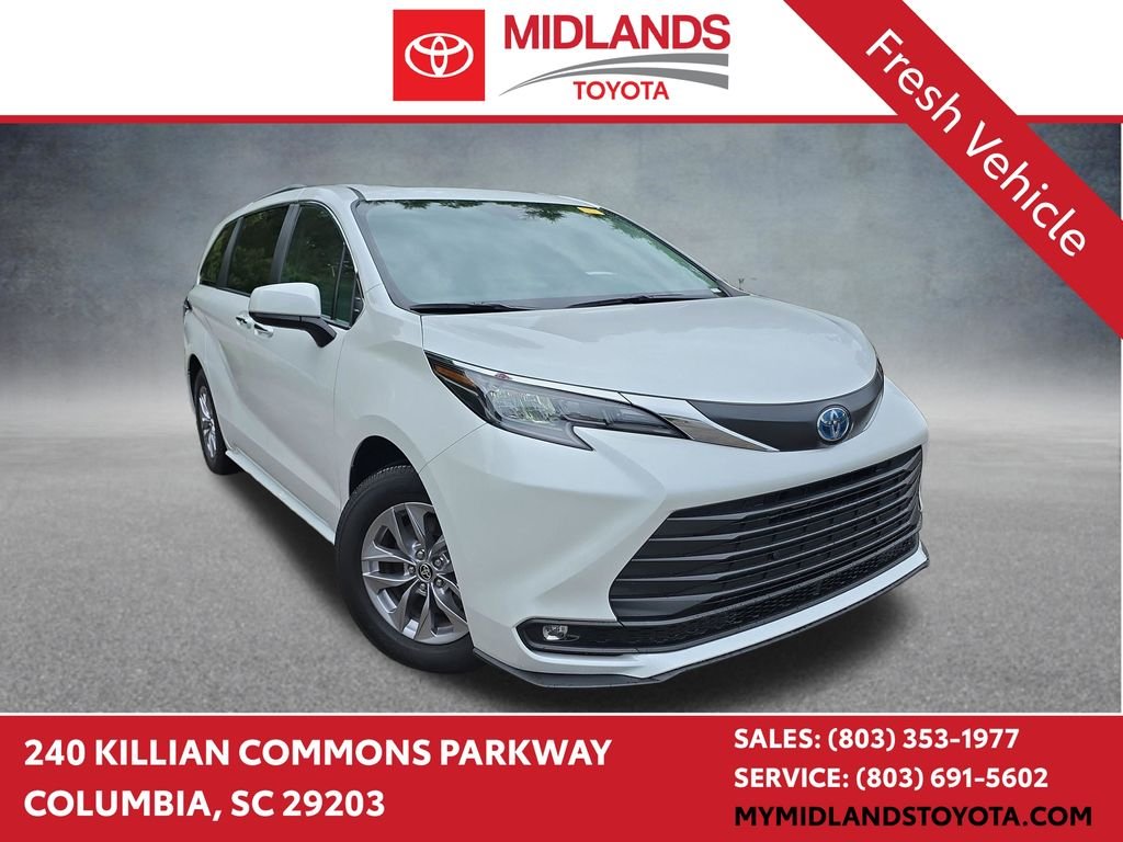 2025 Toyota Sienna XLE 7-Passenger Hybrid AWD's photo
