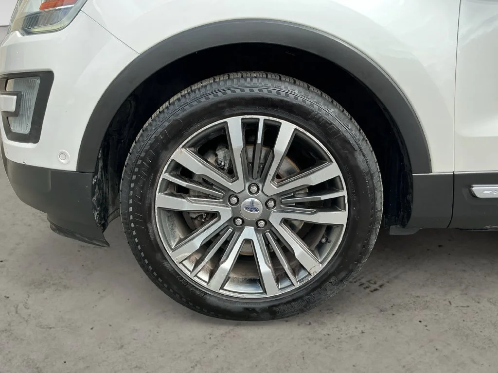Used 2016 White Ford Platinum image 13