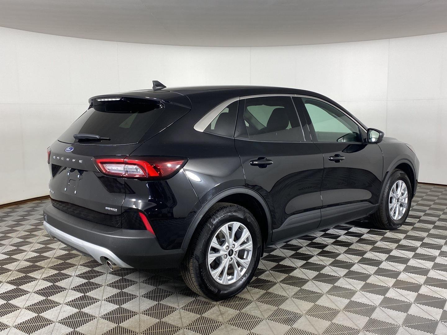 Used 2023 Black Metallic Ford Active image 10