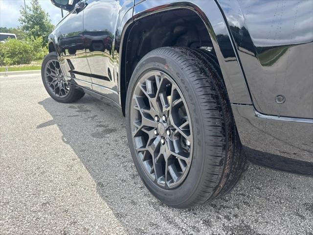 New 2026 Diamond Black Crystal Pearl-Coat Exterior Paint Jeep Summit image 7