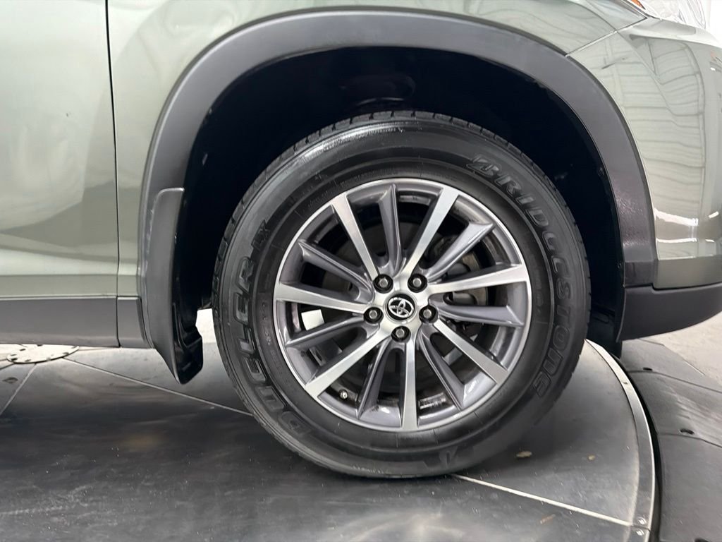 Used 2019 Green Toyota XLE image 6