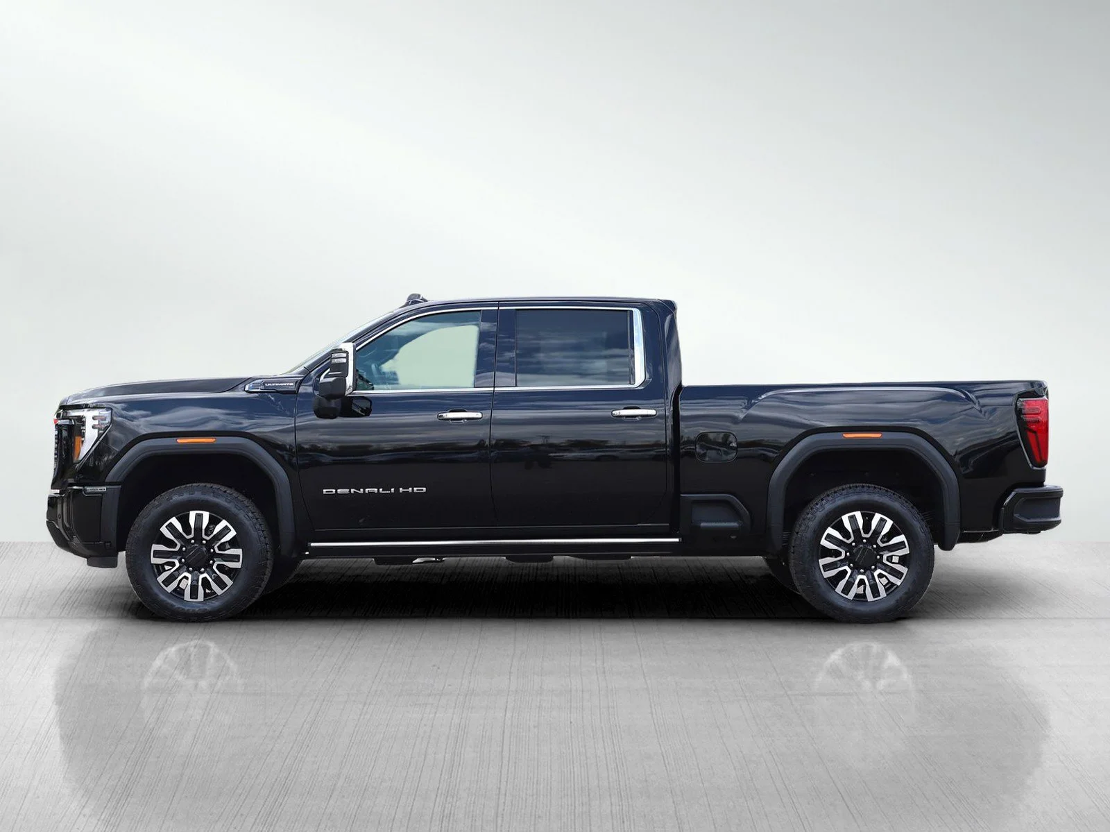 Used 2025 GMC Sierra 2500HD Denali Ultimate with VIN 1GT4UXEYXSF172159 for sale in Roseville, Minnesota