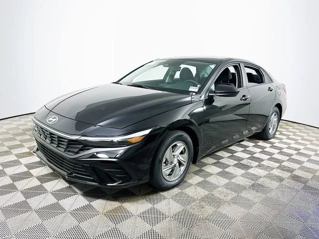 New 2026 Hyundai ELANTRA SE