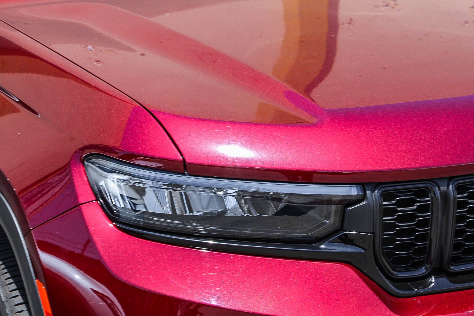 Used 2025 Velvet Red Pearlcoat Jeep Altitude X image 4