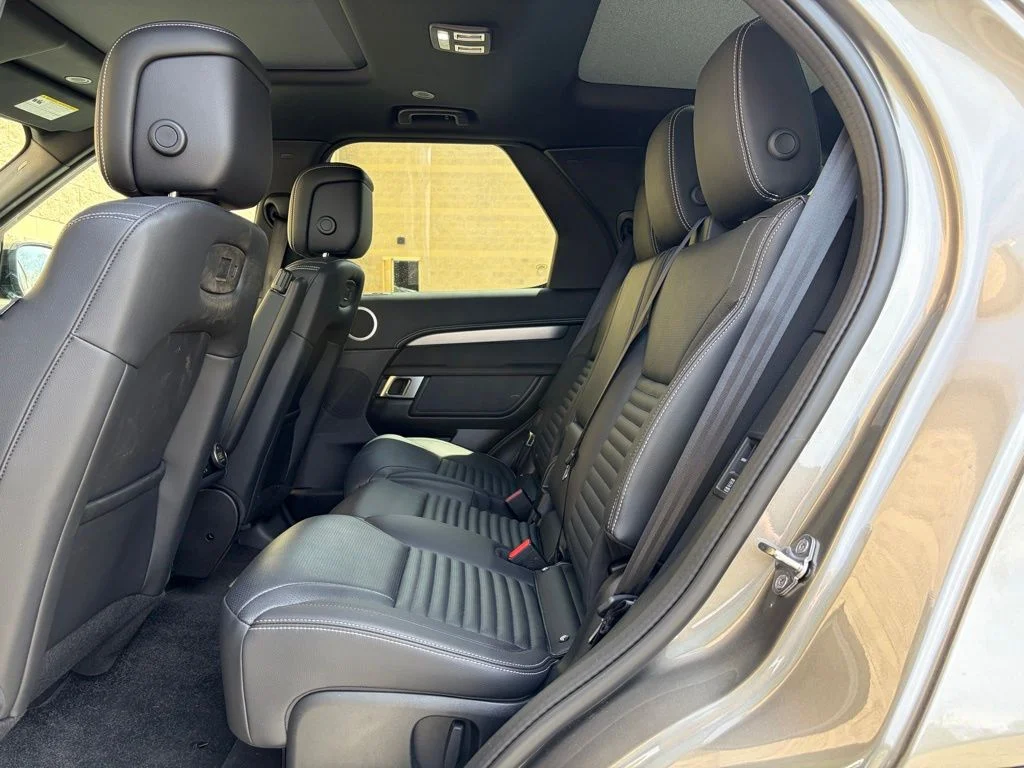 Used 2025 Silver Land Rover Dynamic SE image 13