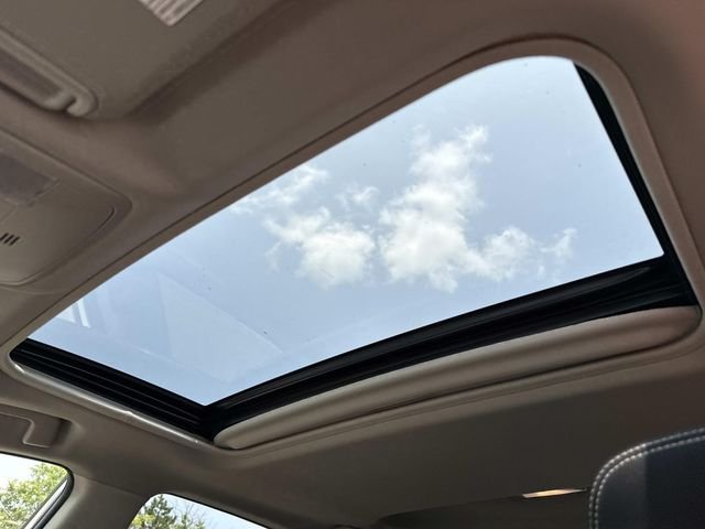 Used 2016 White Toyota XLE image 4