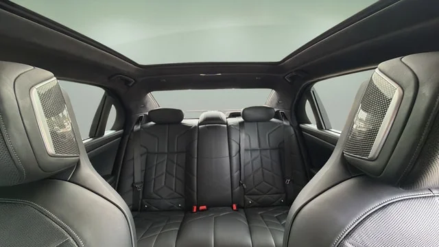 Used 2025 Black Sapphire Metallic BMW 760i xDrive image 16
