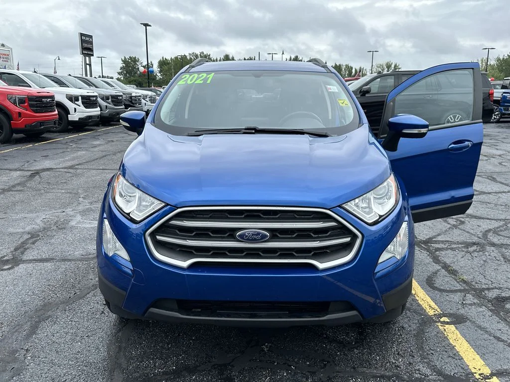 Used 2021 Blue Ford SE image 23