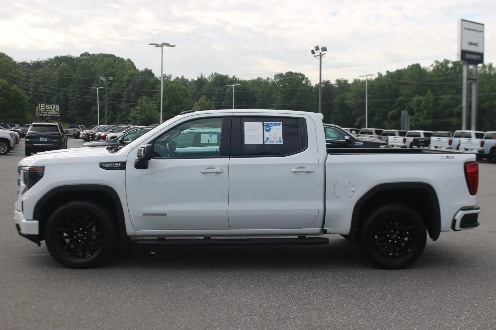 Used 2024 Summit White GMC Elevation image 4