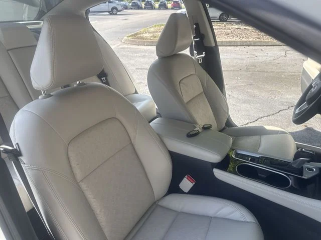 Used 2025 White Nissan 2.5 SL image 10