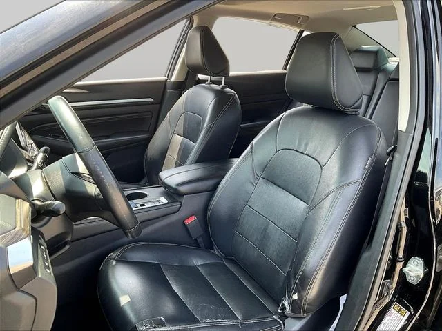 Used 2019 Black Nissan 2.5 SL image 23