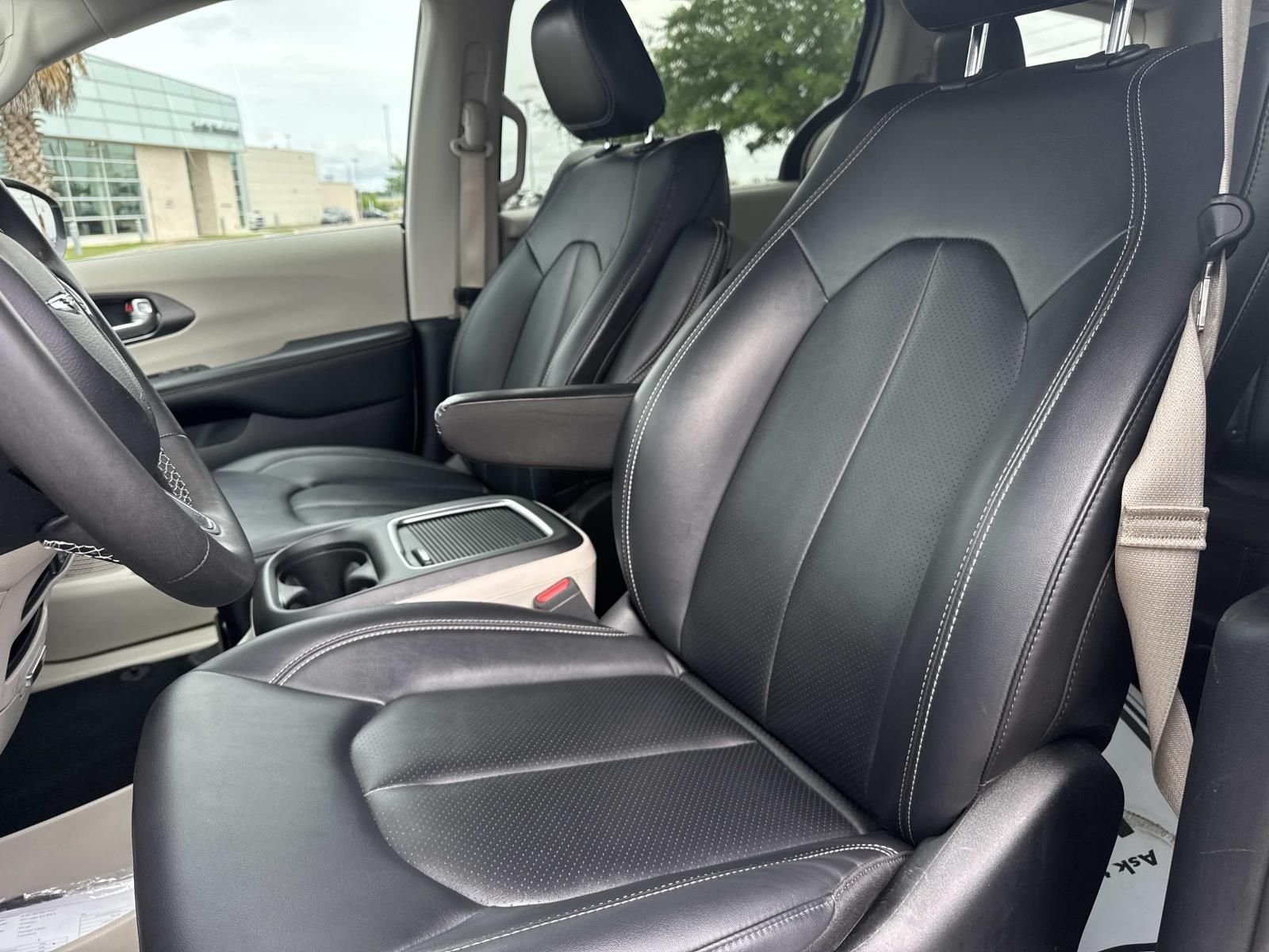 Used 2024 Silver Chrysler Touring L image 17