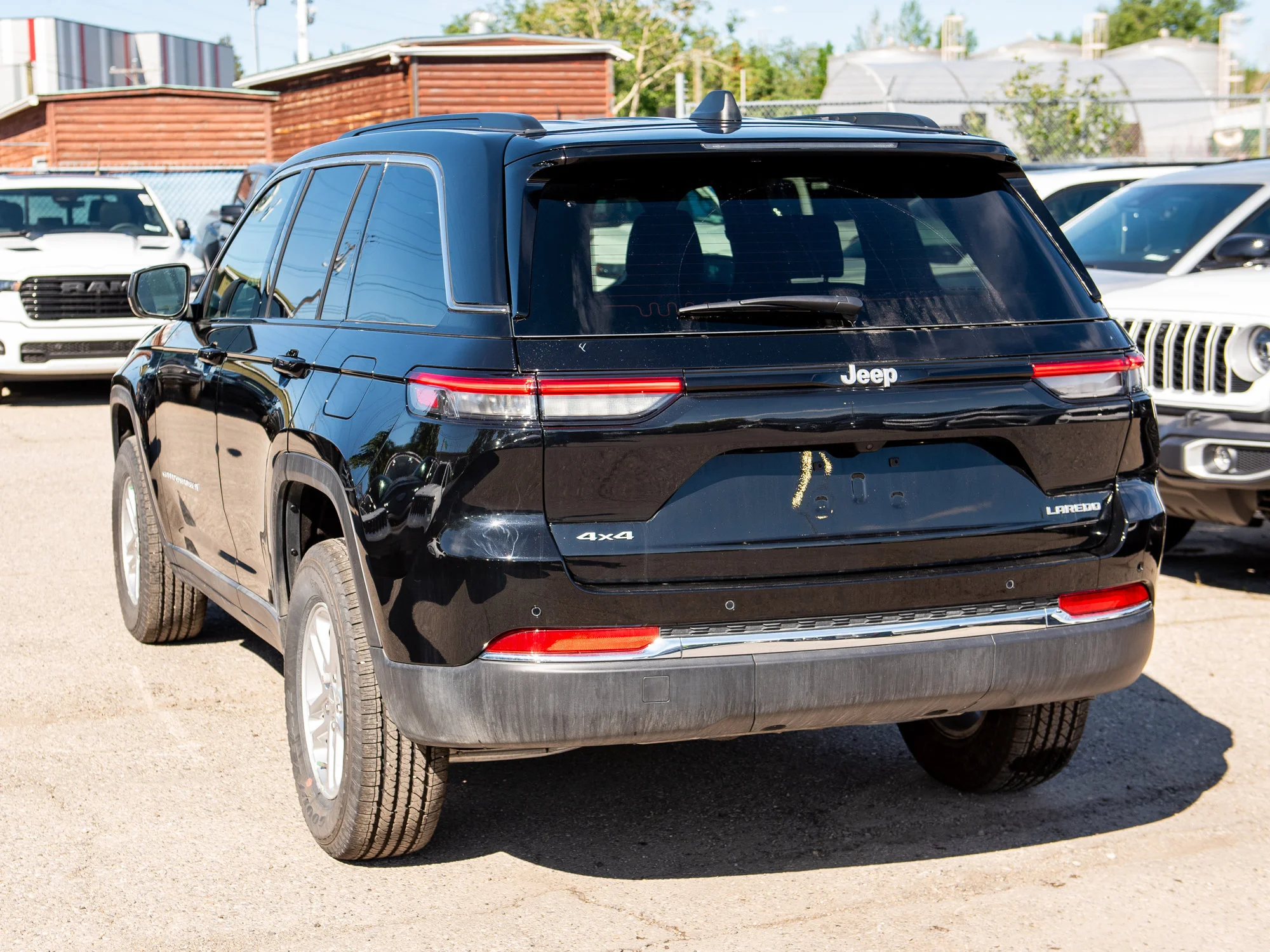 New 2025 Black Jeep Laredo* 4x4, Heated Seats/Wheel, Blind-Spot Monitoring image 3